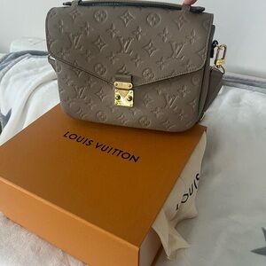 Louis Vuitton Pochette Métis Monogram Crossbody Bag